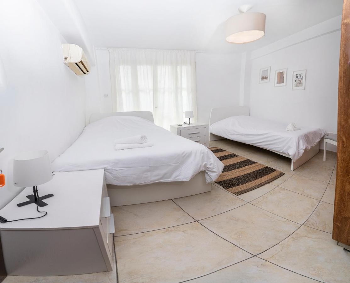 Private Room In Shared Flat Nicosia Exterior foto