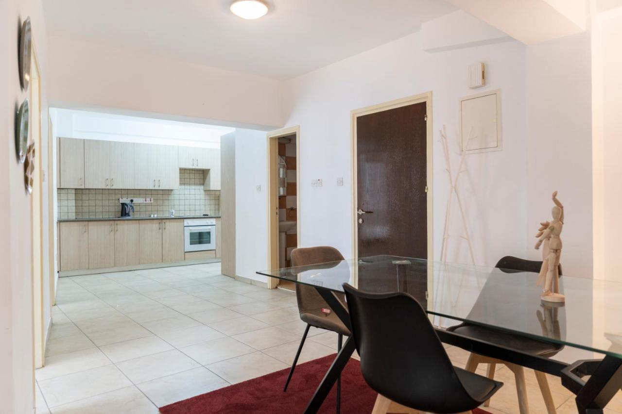 Private Room In Shared Flat Nicosia Exterior foto