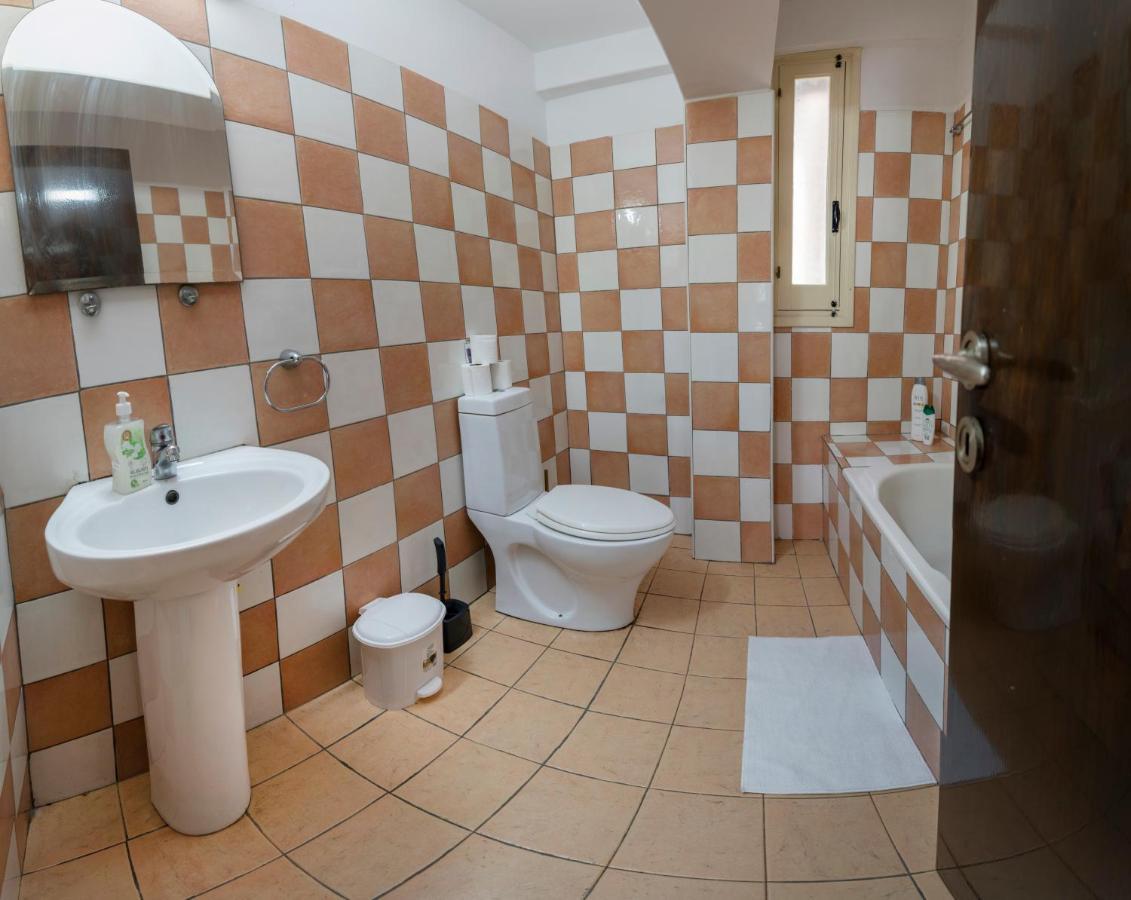 Private Room In Shared Flat Nicosia Exterior foto