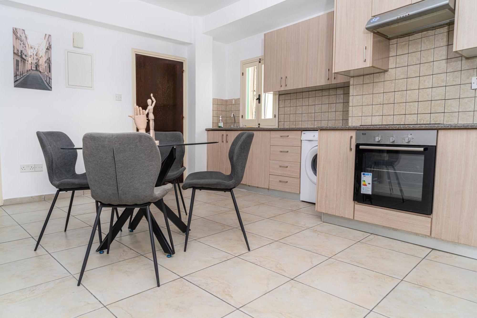 Private Room In Shared Flat Nicosia Exterior foto