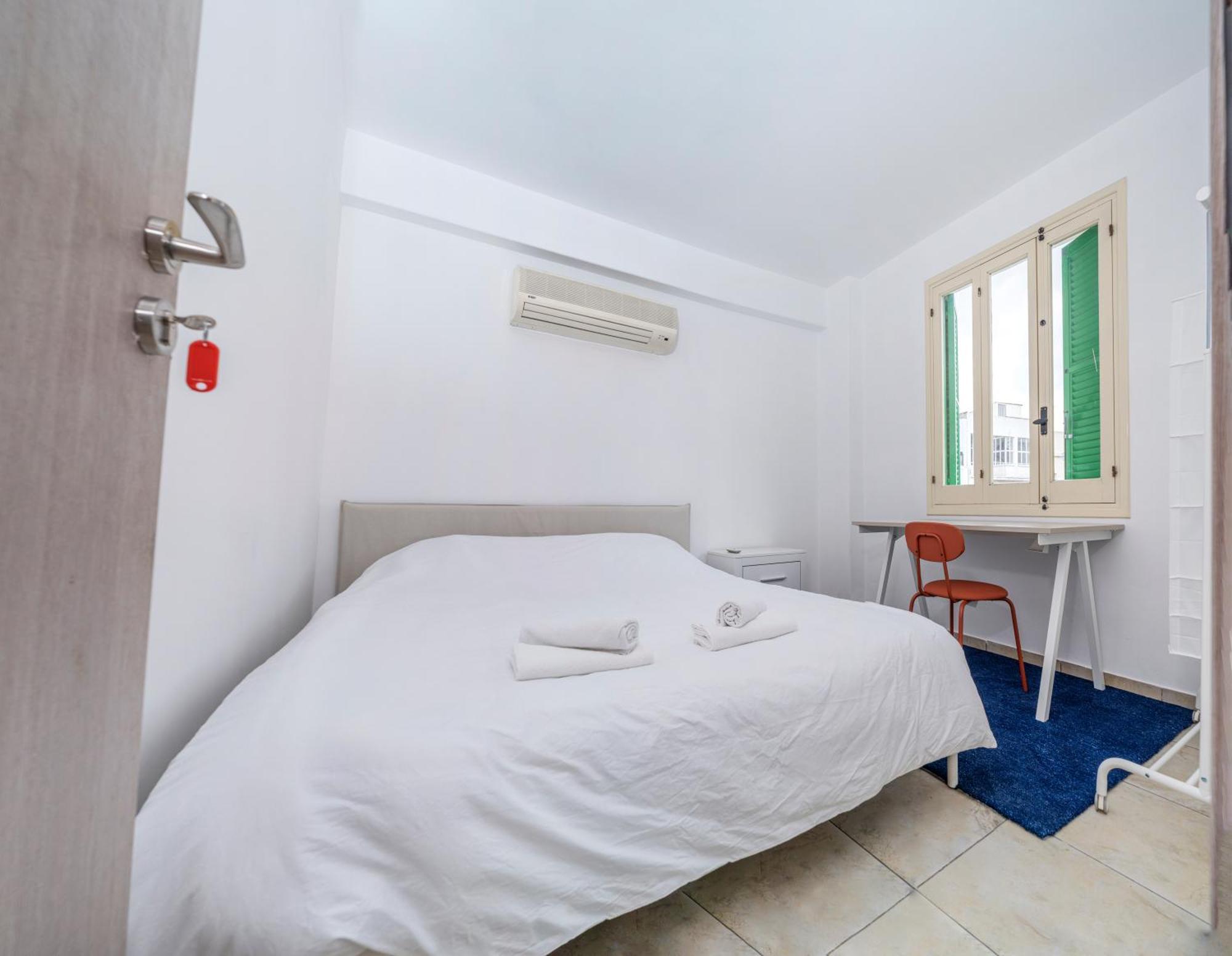 Private Room In Shared Flat Nicosia Exterior foto