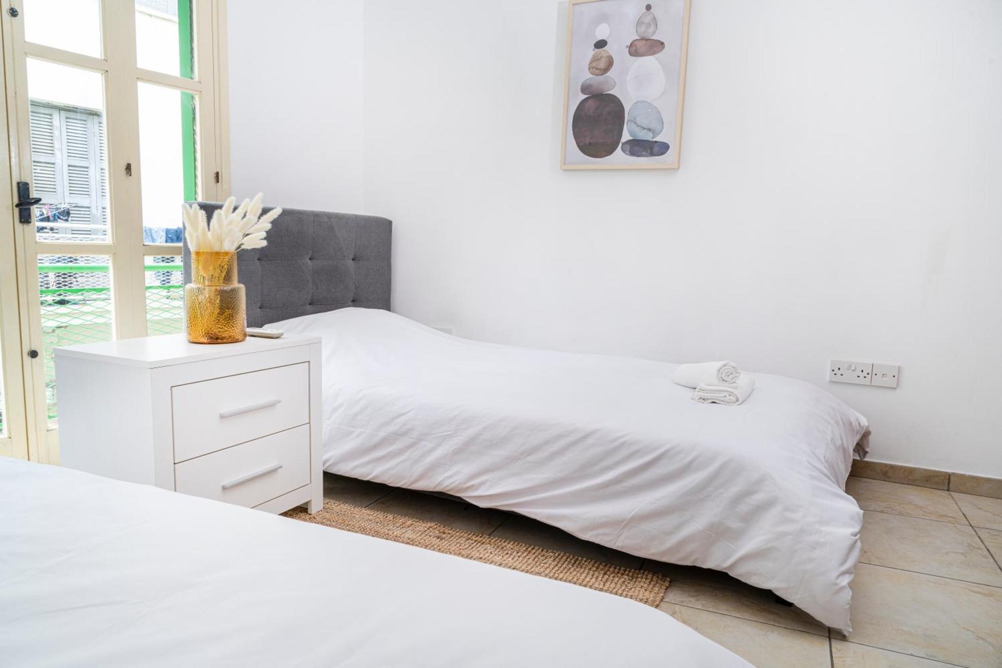 Private Room In Shared Flat Nicosia Exterior foto